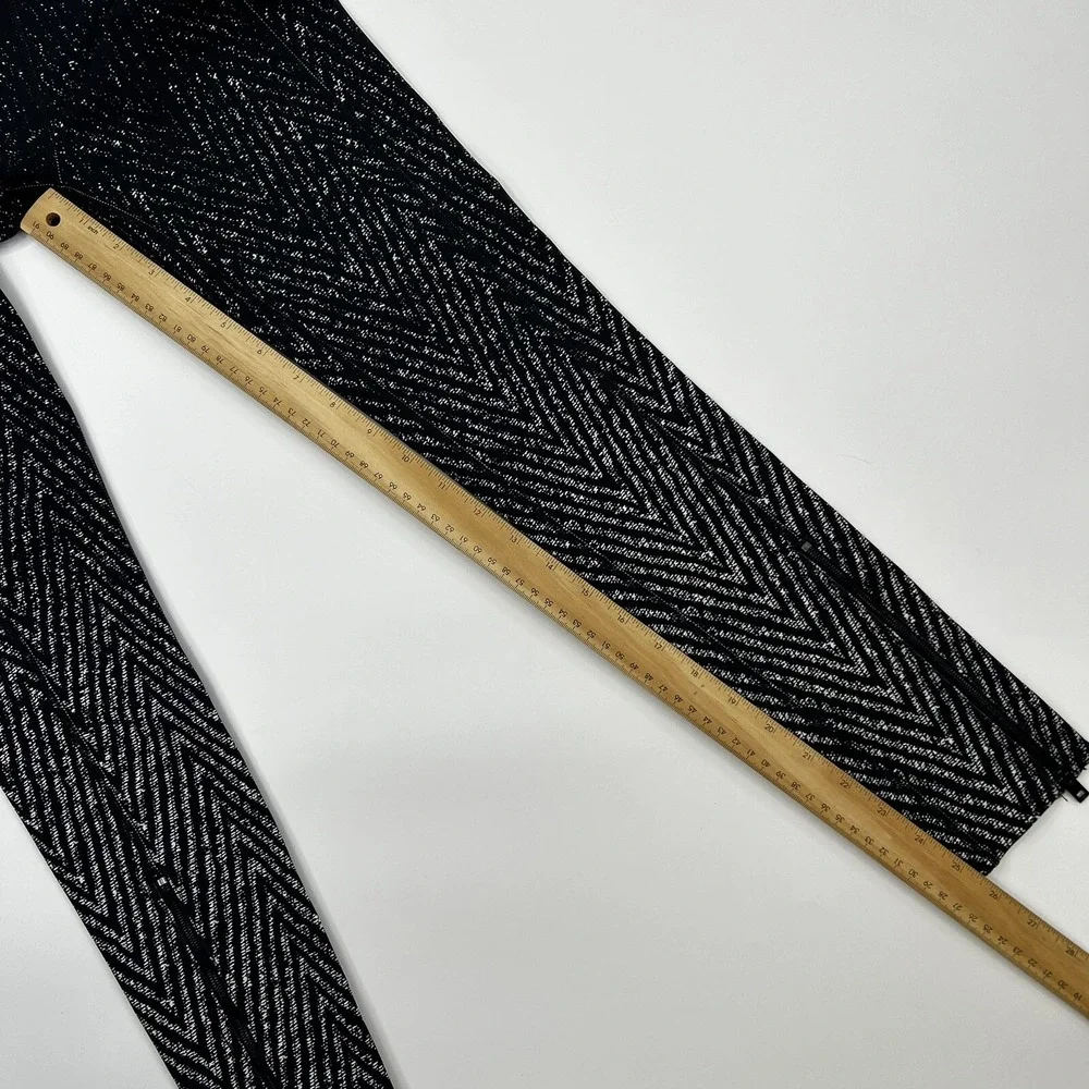 Rag & Bone Active Lawson Chevron Leggings Cropped Ankle Zip Size XS Black White - Picture 9 of 9